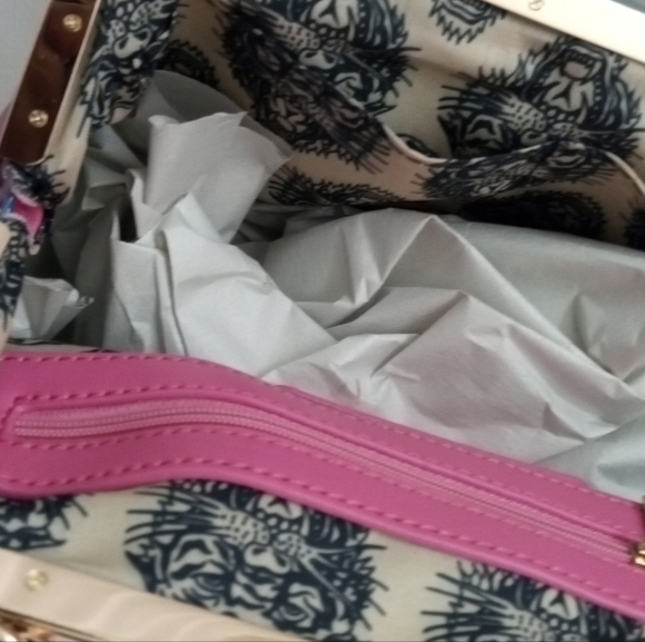 Ed Hardy Pink Rhinestone Siberia Hill Tiger Kiss Lock Frame Tattoo Charm Satchel - Picture 11 of 15